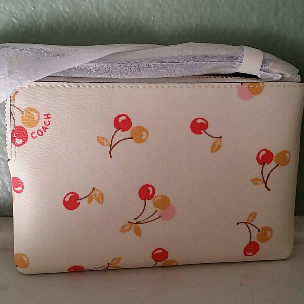 🍒COACH ZIP WRISTLET WITH CHERRY PRINT🍒🍒 - Picture 5 of 8
